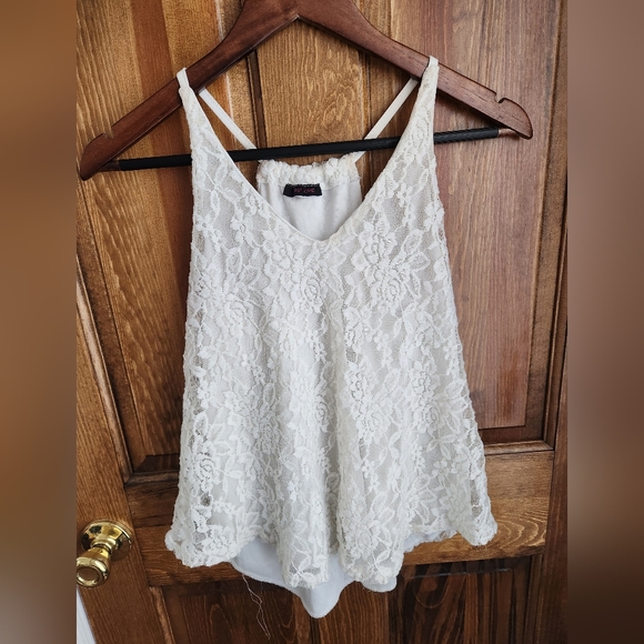 Tops - White lace razer bank tank